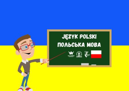 flaga ukraińska, na niej  rysunkowa postać mężczyzny w okularach pokazującego wskaźnikiem tablicę z napisem język polski; logotypy Dzielnicy Wilanów , Centrum Kultury Wilanów i Zakochaj się w Warszawie, flaga Polski